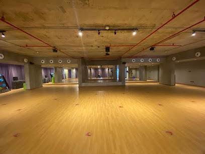 LoCa Studios | HapPiest GYM on EaRth النادي الأكثر سعادة في العالم - Jeddah - +966 53 773 3077