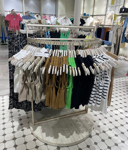 Stradivarius - Yanbu -