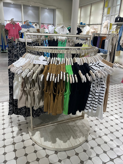 Stradivarius - Saudi Arabia|Yanbu 46435|Al-Aziziah|7690 King Fahad Rd