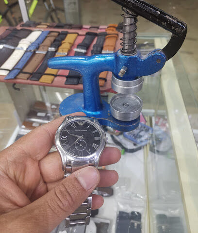 تصليح ساعات (بطاريات)أسواق وادى قريش العزي watch repair - Riyadh - +966 53 437 7535