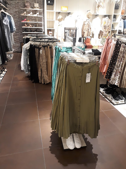 Stradivarius - Saudi Arabia|Dammam 32236|Al Shifa|2781 Prince Mohammed Bin Fahd Road