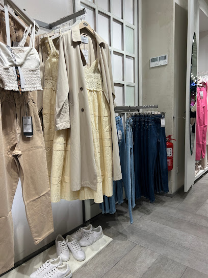 Stradivarius - Saudi Arabia|Al Jubail 35514|Jubail City Center|4355 Al Madinah Al Mounawwarah