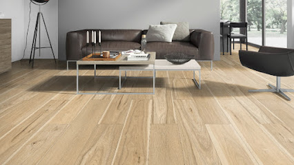 Plus wallpaper and wooden floors - Al Qatif - +966 54 408 9436